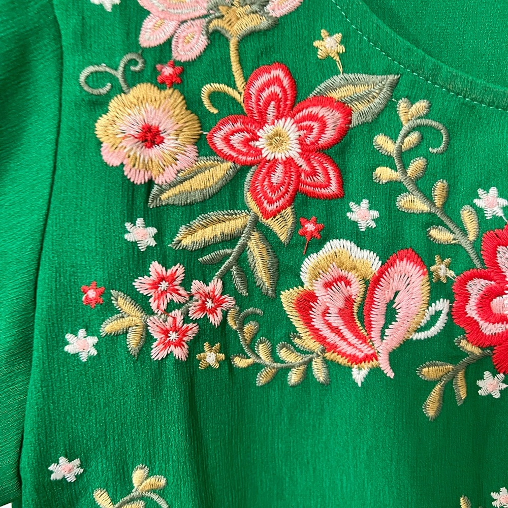Savannah Green Floral Embroidered Top - Picture 4 of 4